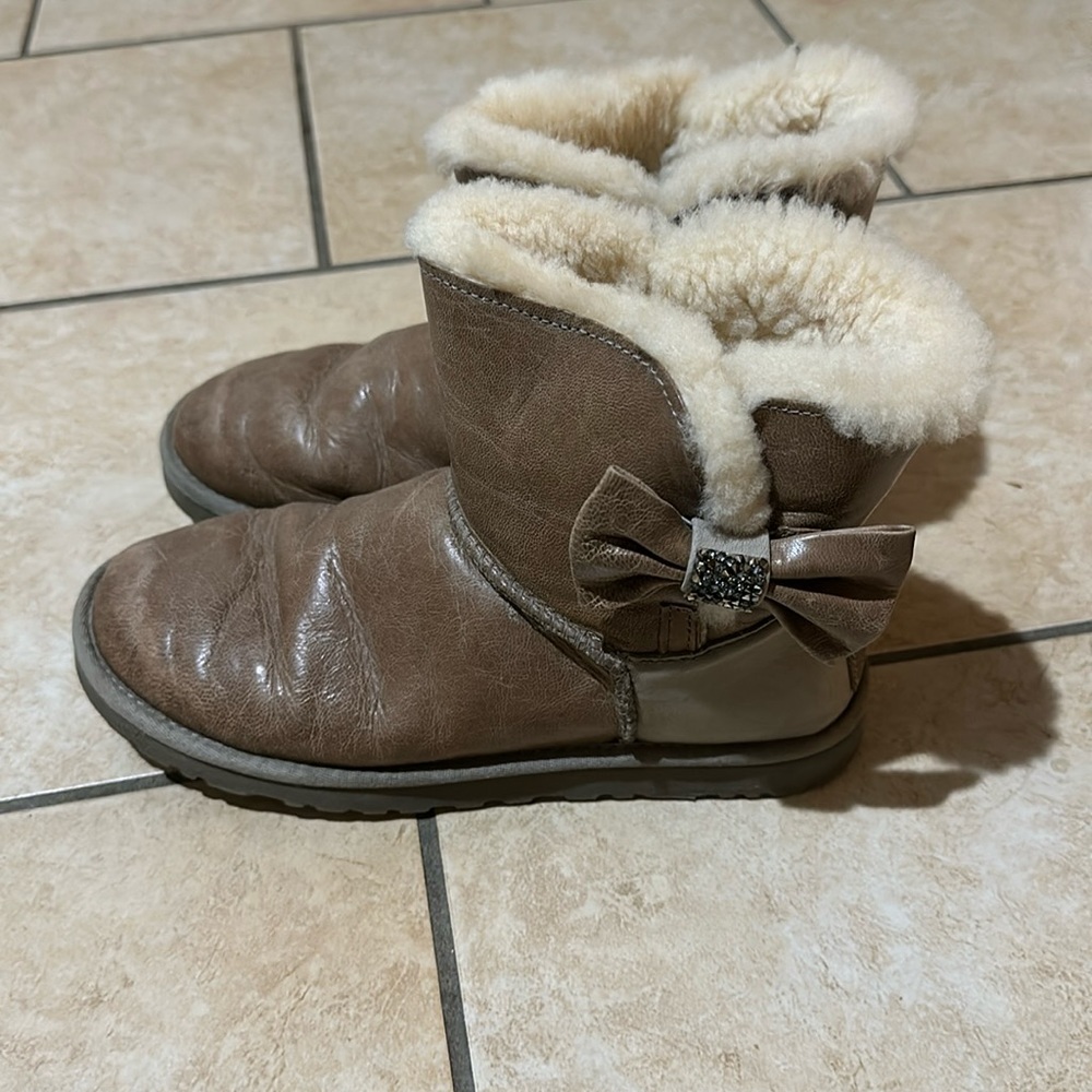 Ugg boots with bows